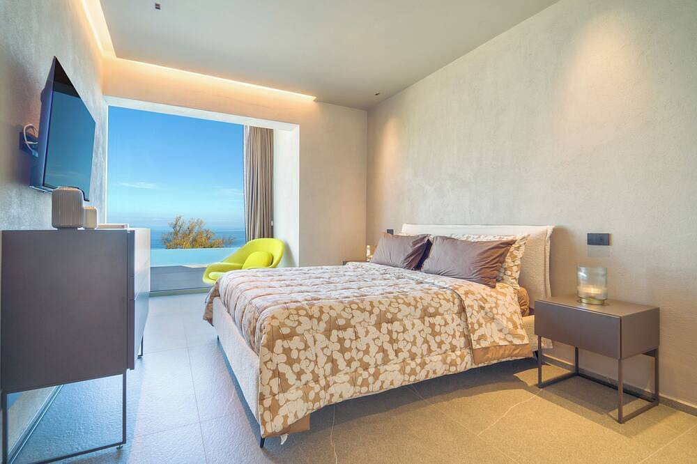 Luxury, infinity pool, sauna, seaview, movie theater, bar, park in Milazzo, Messina Province