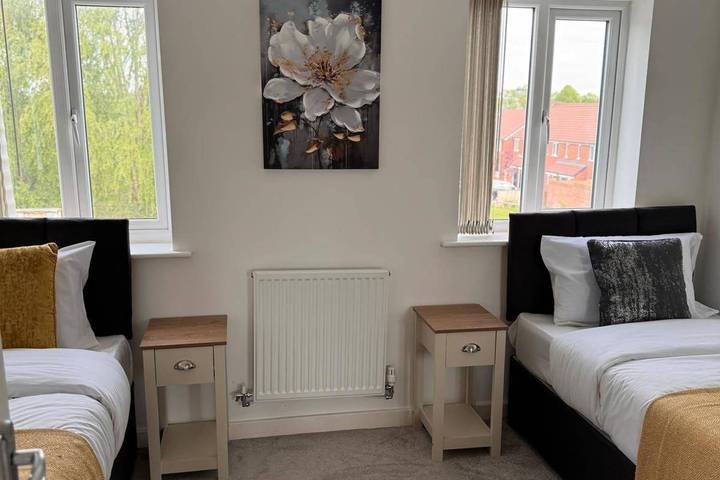 House - Sleeps 6 - Parking in Coventry, Birmingham y alrededores