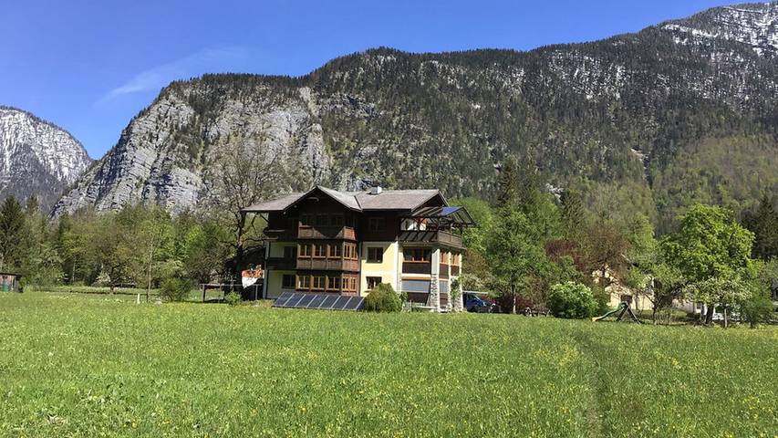 Ferienwohnung für 4 Personen, mit Seeblick und Balkon/Terrasse in Obertraun
