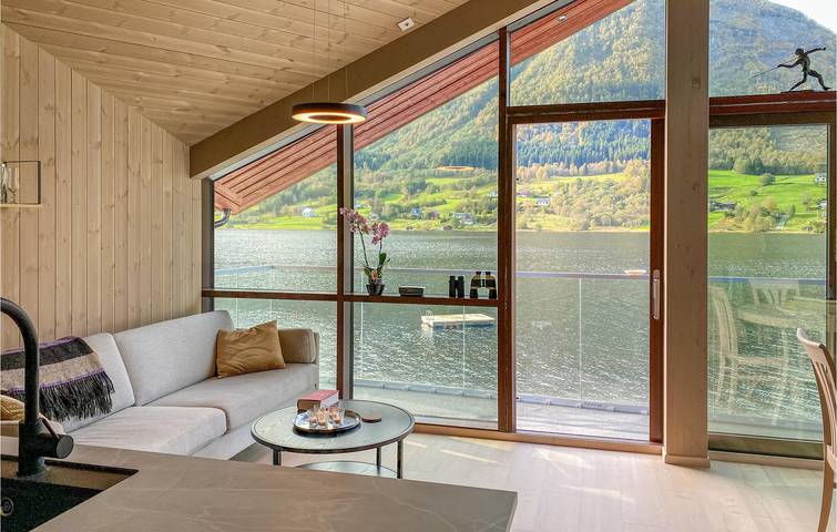 Ferienhaus für 4 Personen, mit Terrasse und Garten in Møre og Romsdal