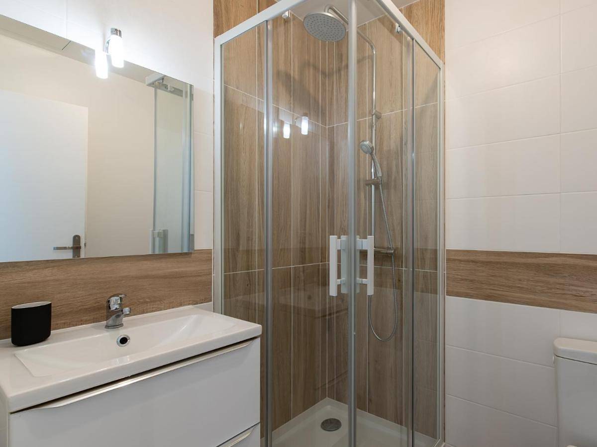 Appartement entier, One-Bedroom Apartment in Bourgoin-Jallieu, Région de La Tour-du-Pin