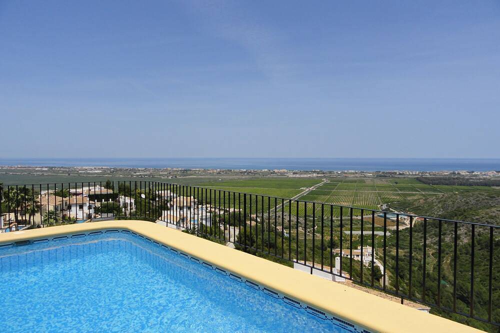 Villa independiente con piscina privada y espectaculares vistas al mar en Monte Peogo, cerca de Denia in Monte Pego, Dénia