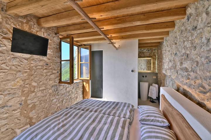 Ferienhaus für 2 Personen, mit Ausblick und Garten sowie Seeblick in Tignale - 3