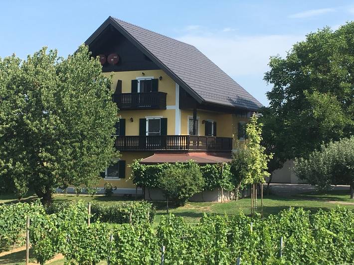 Ferienwohnung für 4 Personen, mit Balkon und Terrasse sowie Garten in Straden