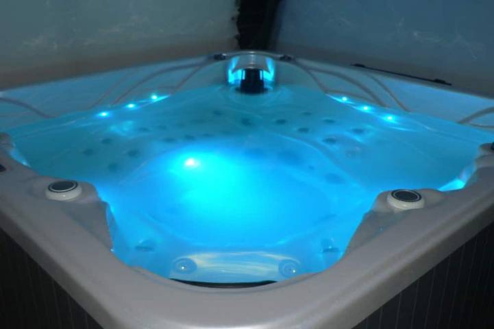 Gîte pour 4 personnes, avec jardin ainsi que jacuzzi et terrasse