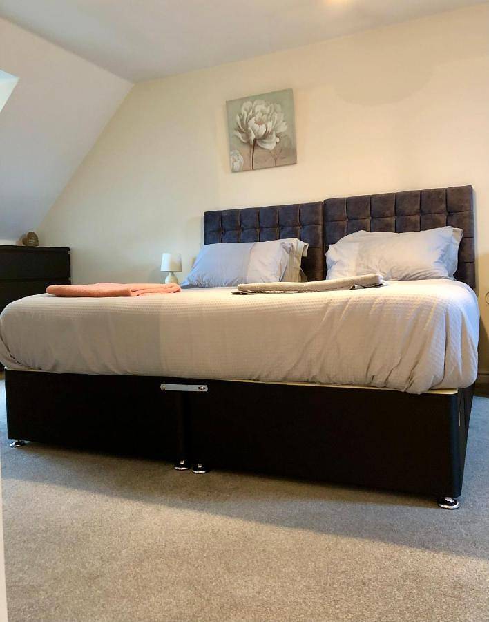 Entire 4 Bed Townhouse in Exeter, Devon