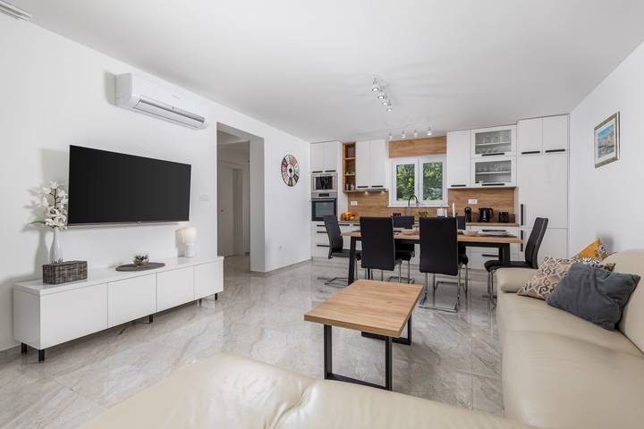 Ferienhaus für 6 Personen, mit Terrasse und Meerblick sowie Pool in Pinezici - 4