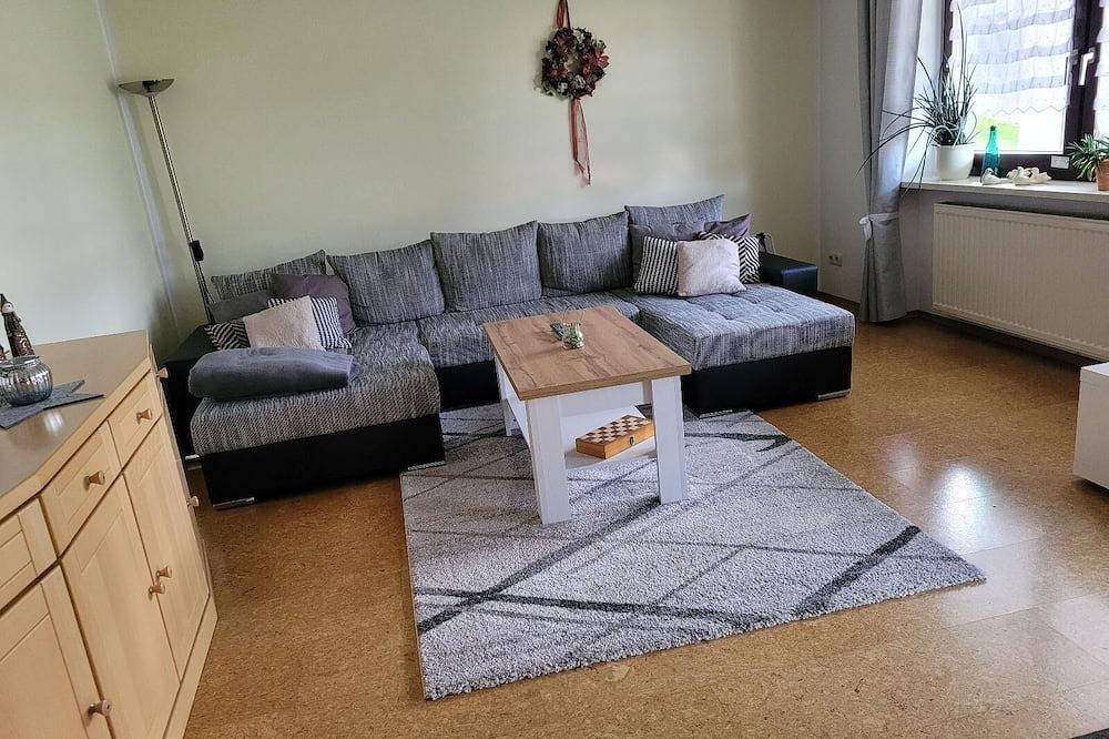 Ganze Wohnung, Wohlfühl Ferienwohnung für bis zu 3 Personen mit Boxspringbett inmitten wunderbarer Natur in Rötz, Ostbayern