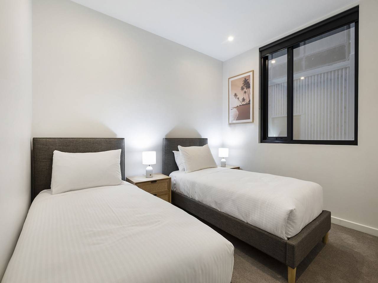 Entire apartment, Oceanfront 2-Bed With Balcony & Study Nook in Geelong, Greater Geelong City