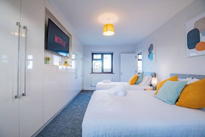 City Centre House With Parking in Claddagh, Galway