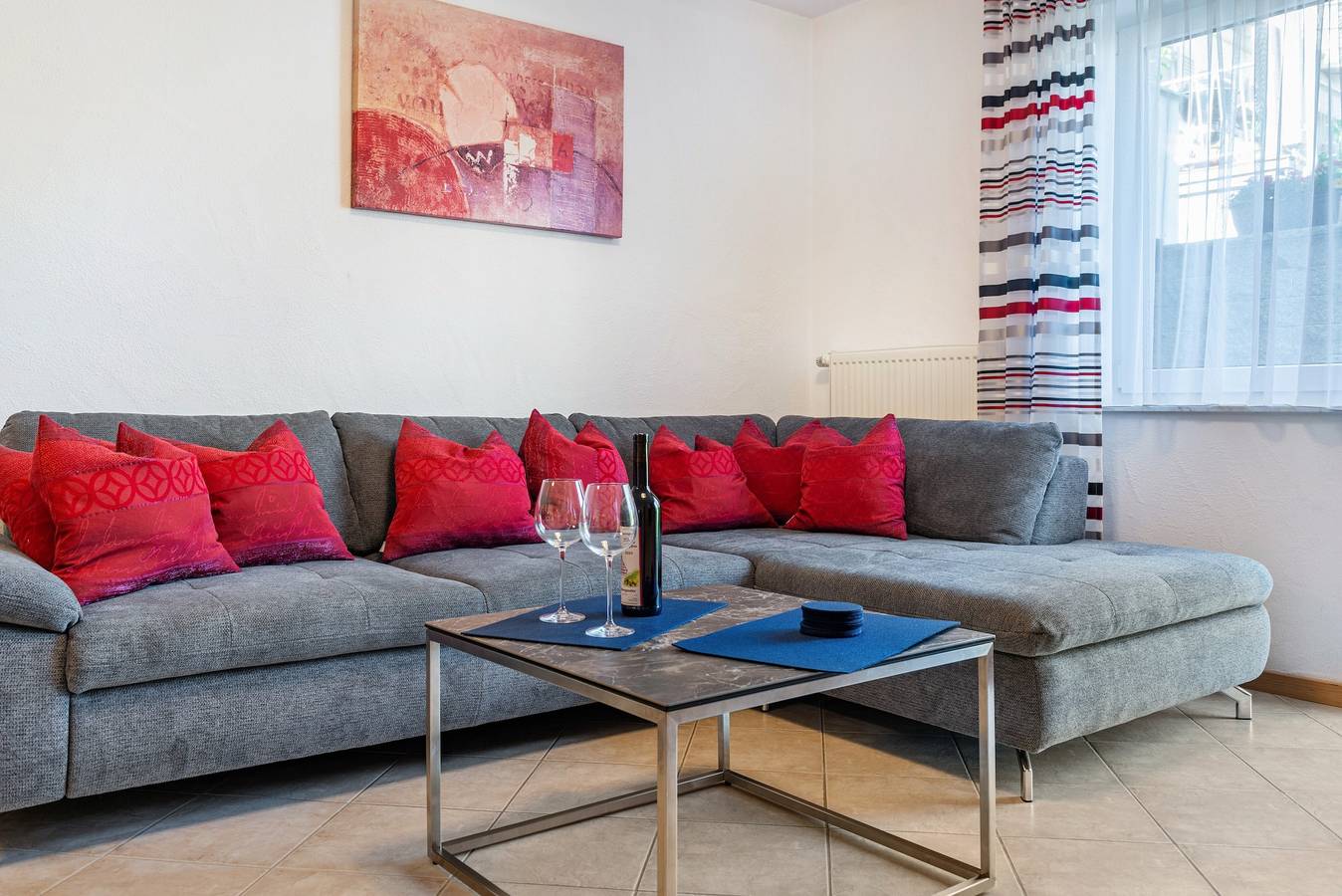 Ganze Wohnung, Ferienwohnung 'Terrasse' mit privater Terrasse und Wi-Fi in Uhldingen-Mühlhofen, Region Bodensee-Oberschwaben