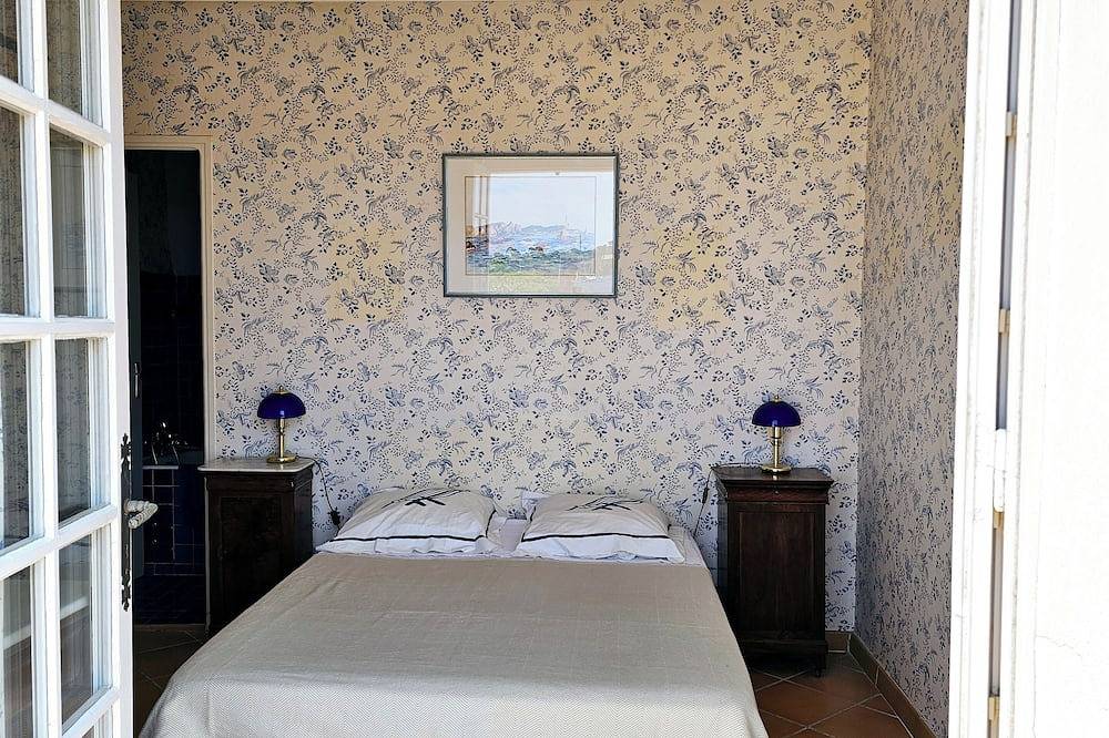 Family home, sleeps 8, terrace with panoramic view in Porquerolles in Hyeres, Mittelmeerküste (Frankreich)