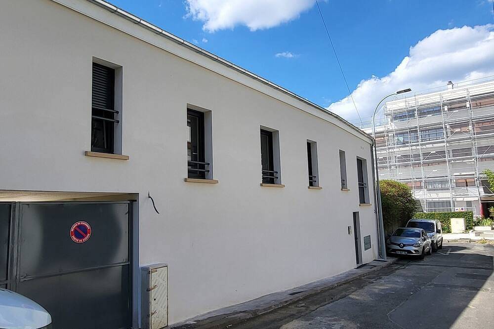 Sur Terrain 360M2 1 Maison 120M2 Pour 10 Pers Ou/Et 1 Maison 110M2 Pour 7 Pers in Gentilly, Val-de-Marne