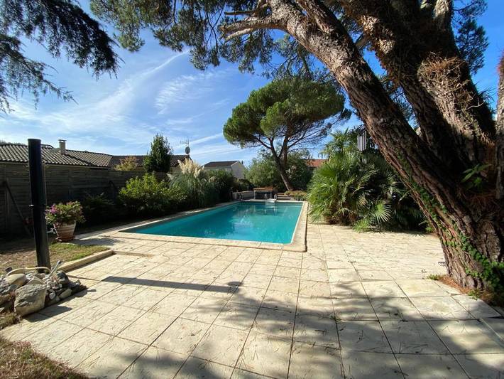 Gîte pour 2 personnes, avec piscine et sauna ainsi que jacuzzi et jardin, animaux acceptés à Biars-sur-Cère - 3