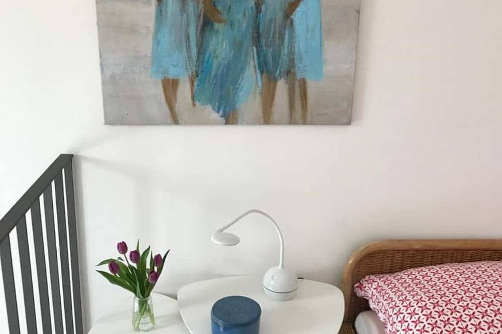 Entire apartment, Centrally located maisonette apartment (25 sqm) with underfloor heating and balcony in Regensburg, Eastern Bavaria