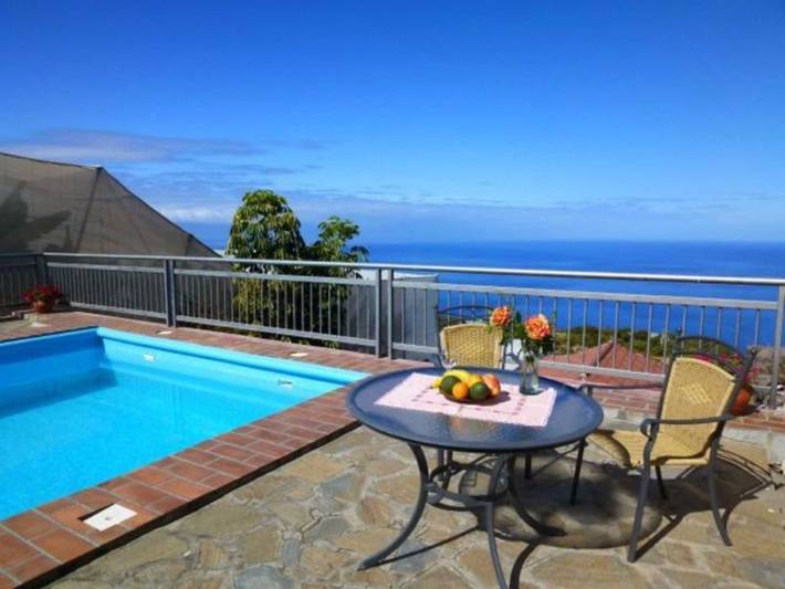 Ferienhaus für 7 Personen, mit Terrasse und Garten sowie Pool in Tijarafe