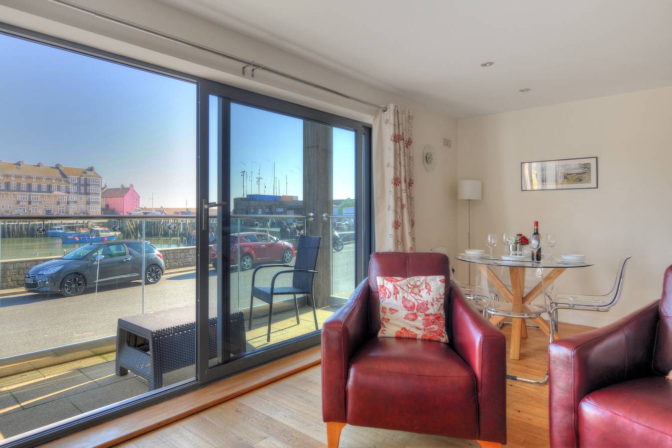 Entire apartment, Harbour View in West Bay, Dorset