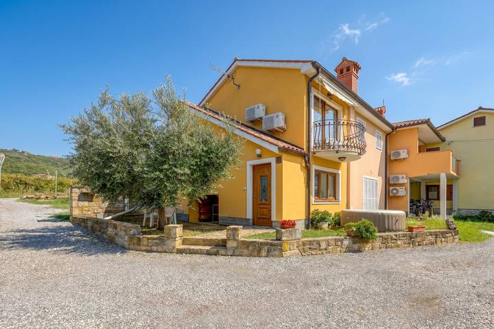 Ferienhaus für 4 Personen, mit Meerblick und Balkon, kinderfreundlich