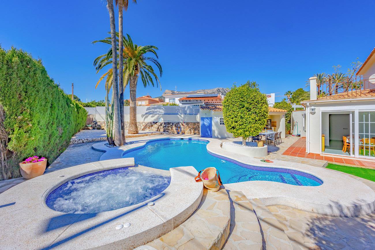 Villa Gracia - Plusholidays in Calpe, Costa Blanca
