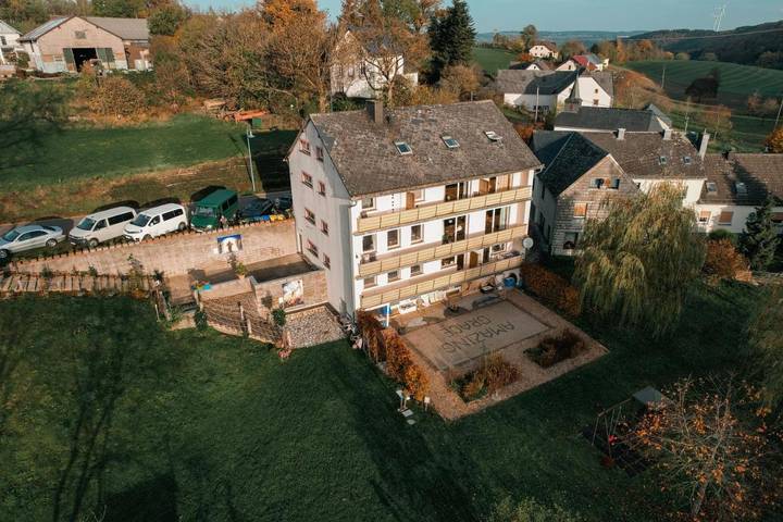Ferienhaus für 35 Personen, mit Ausblick und Garten