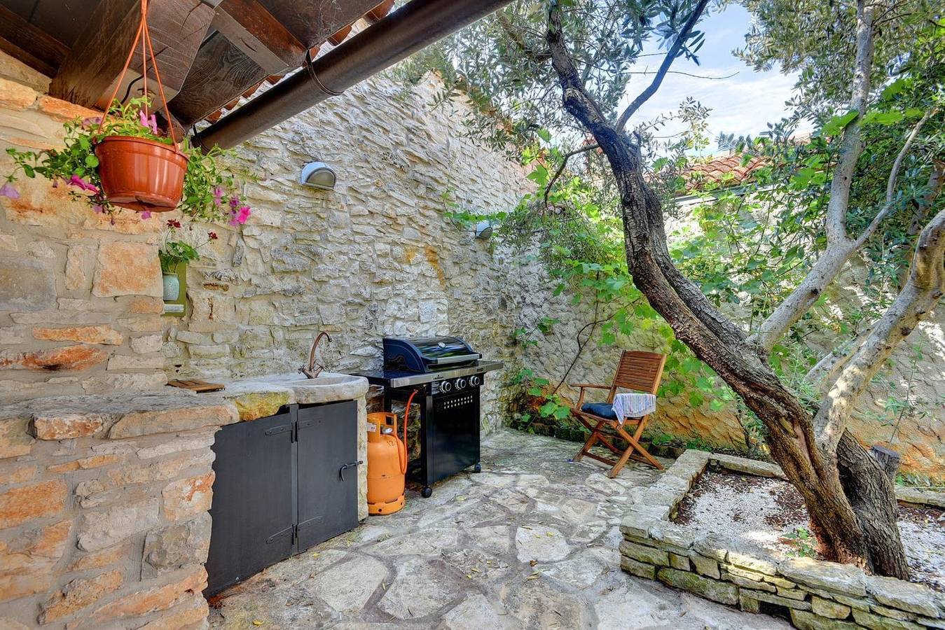 Steinhaus mit privatem und großem Pool, Wlan, Bbq in Režanci, Svetvinčenat