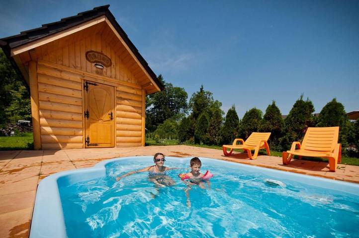 Alojamiento y desayuno para 2 personas, con sauna y vistas además de piscina y jardín en Polonia