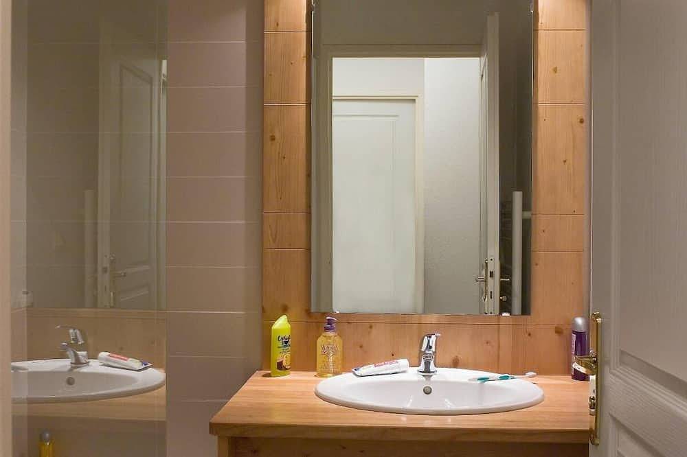 Ganze Wohnung, 50m bis zu den geschäften, schwimmbad, balkon, 32m², Les Orres in Les Orres, Nationalpark Écrins