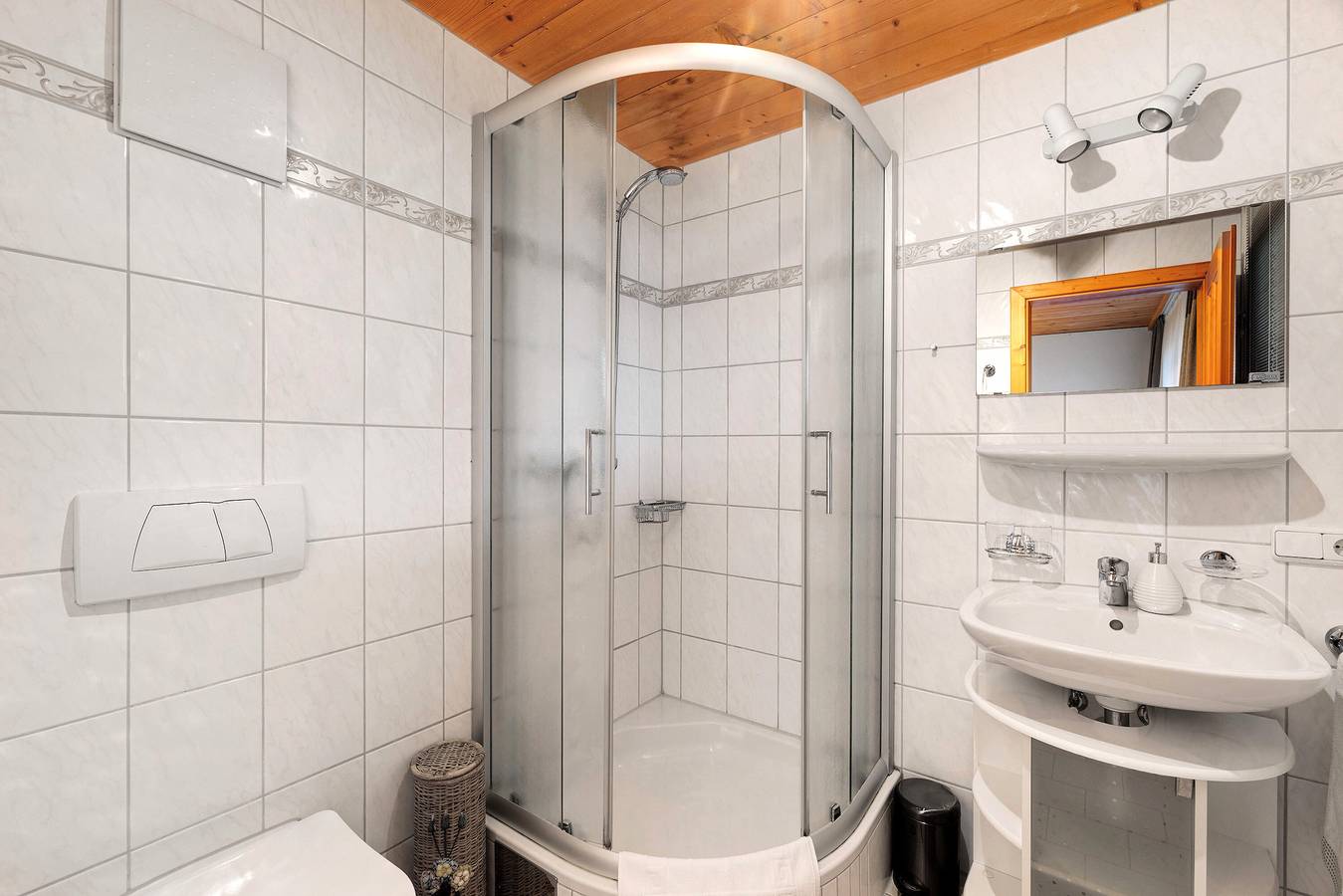 Room 'Zirbengeist' with Mountain View, Shared Garden and Wi-Fi in Sibratsgfäll, Bregenz Forest