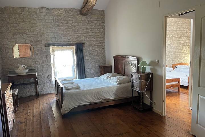 Location de vacances pour 7 personnes, avec piscine et jardin à Dœuil-sur-le-Mignon - 2