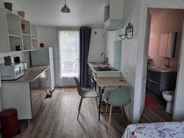 Gîte pour 2 personnes, avec jardin ainsi que vue et terrasse à Damvix