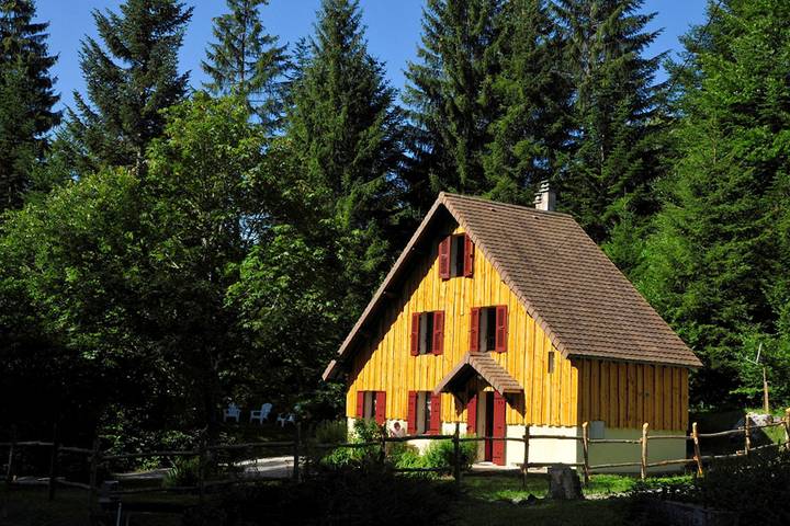Chalet pour 6 personnes, avec terrasse et jardin