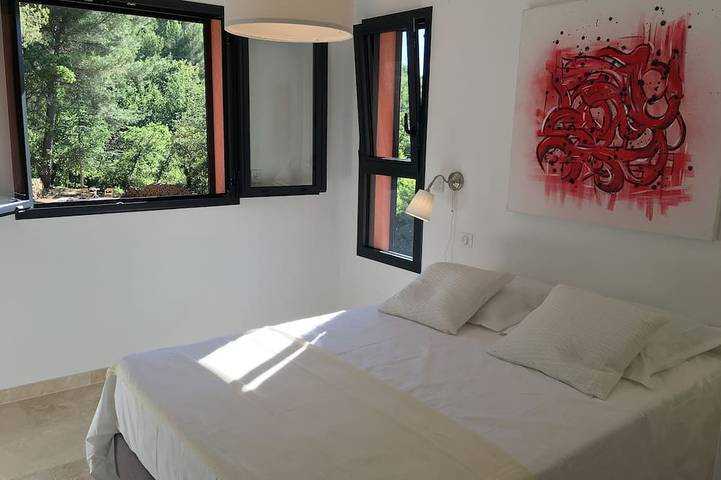 Villa Rosy, villa moderne, campagne proche de Cassis ,piscine, jacuzzi, tennis ! in Roquevaire, Côte méditerranéenne (France)