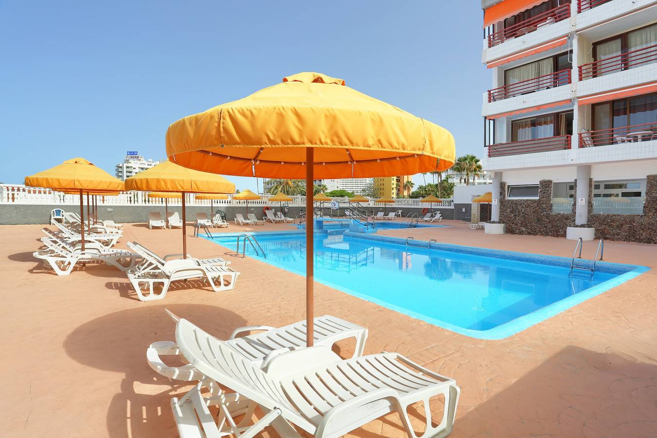 Studio entier, Studio de luxe à Costa Adeje avec piscine partagée, balcon et Wi-Fi in Playa de Troya, Adeje