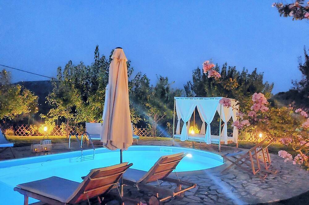 Moderne Villa, privater Pool, Garten, Grill, A / C, Wi-Fi, herrliche Aussicht, 5 'Meer in Asini, Argolis