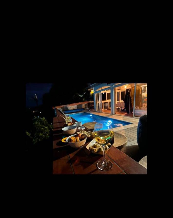 Appartement de vacances pour 2 personnes, avec terrasse ainsi que vue et piscine