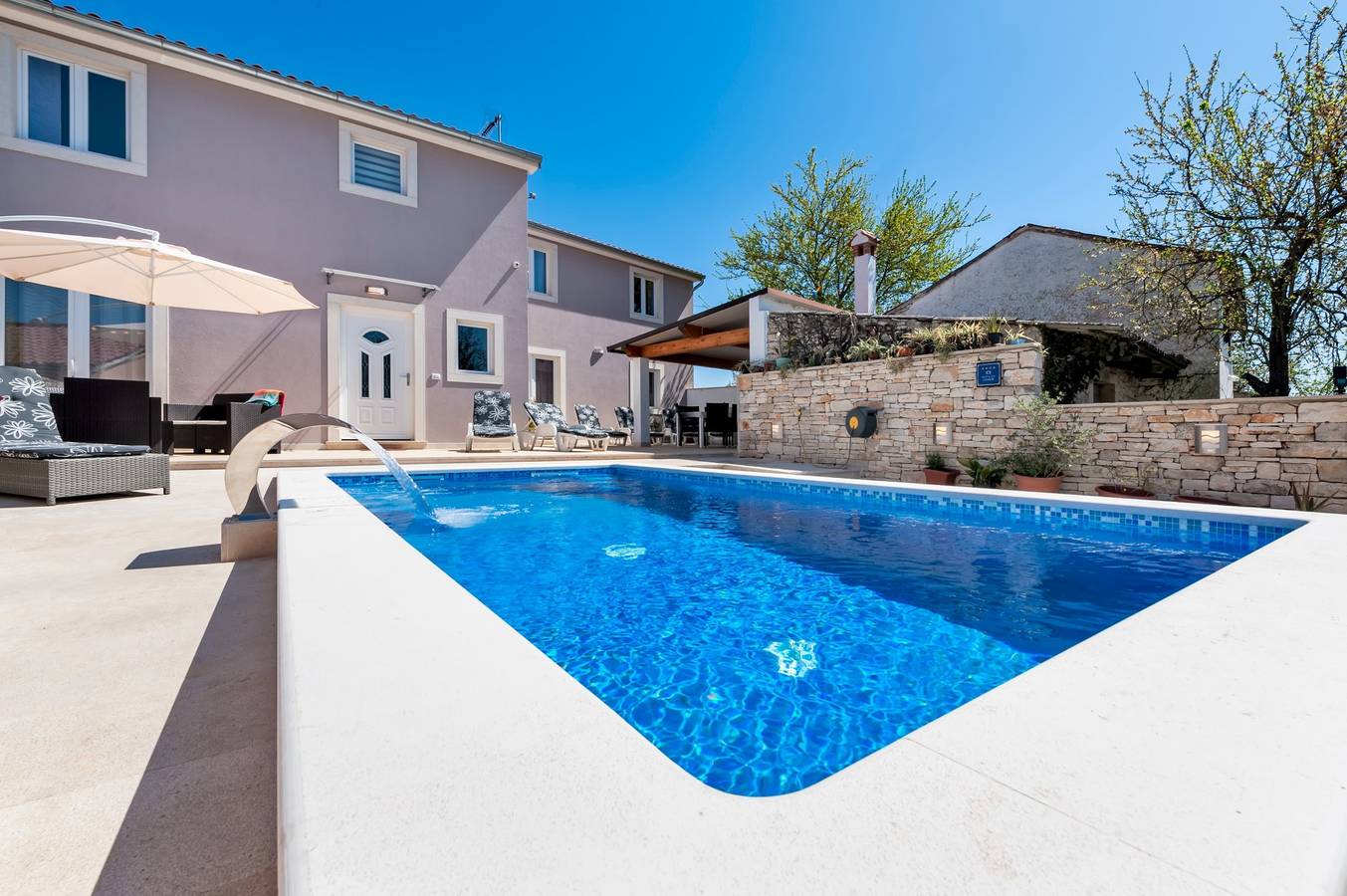 Schöne Villa Nina mit privatem Pool in sehr ruhig in Žminj, Zentralistrien