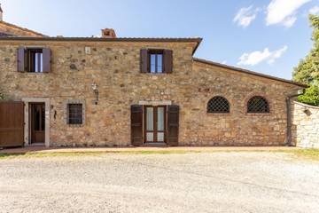 Villa for 10 Guests in Santa Luce, Pisa Province, Picture 3