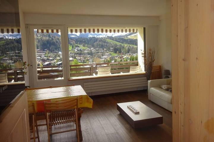 Gîte pour 4 personnes, avec piscine ainsi que balcon et jardin dans Palais Des Sports Et Des Congres Megeve