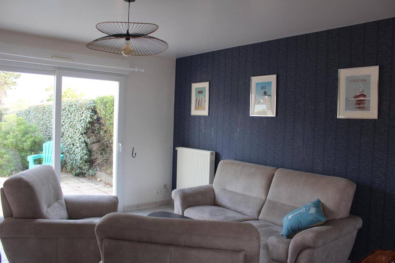 Two-Bedroom House in Bricqueville-sur-Mer, Région de Coutances