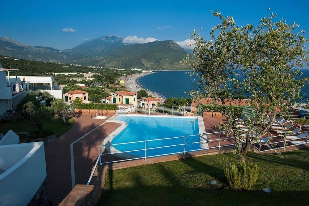 Appartement entier, Posidonia Apartment with sea view and panoramic pool in Vibonati, Cilento