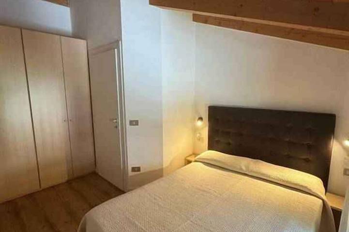 Ganze Wohnung, Ferienwohnung mit Pool und Bergblick in Mezzolago, Ledro