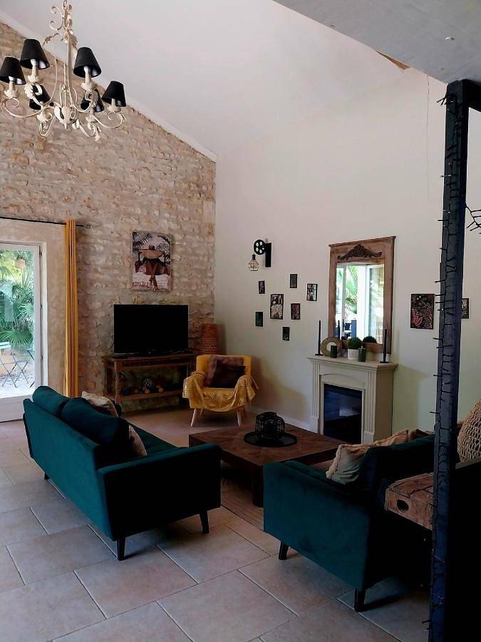Location de vacances pour 8 personnes, avec Terrasse ainsi que Jardin et Piscine à Burie - 4
