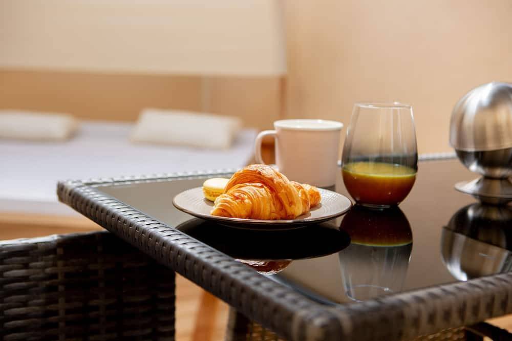 Entire apartment, ★ New ★ L'instant Passion ★ Love room ★ Balnéo in Tourlaville, Cherbourg-en-Cotentin