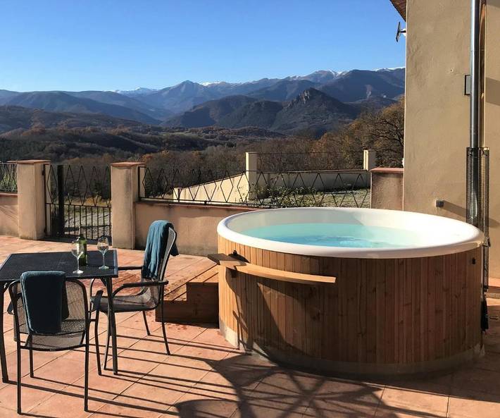 Location de vacances pour 16 personnes, avec vue ainsi que piscine et jardin à Saint-Laurent-de-Cerdans - 3