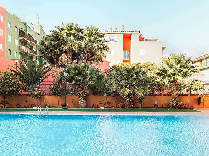 Apartamento para 4 personas, con Balcón y Terraza además de Jardín y Piscina en Las Caletillas