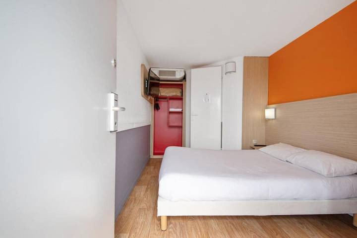 Hôtel pour 3 personnes, avec jardin, animaux acceptés à Décines-Charpieu - 2