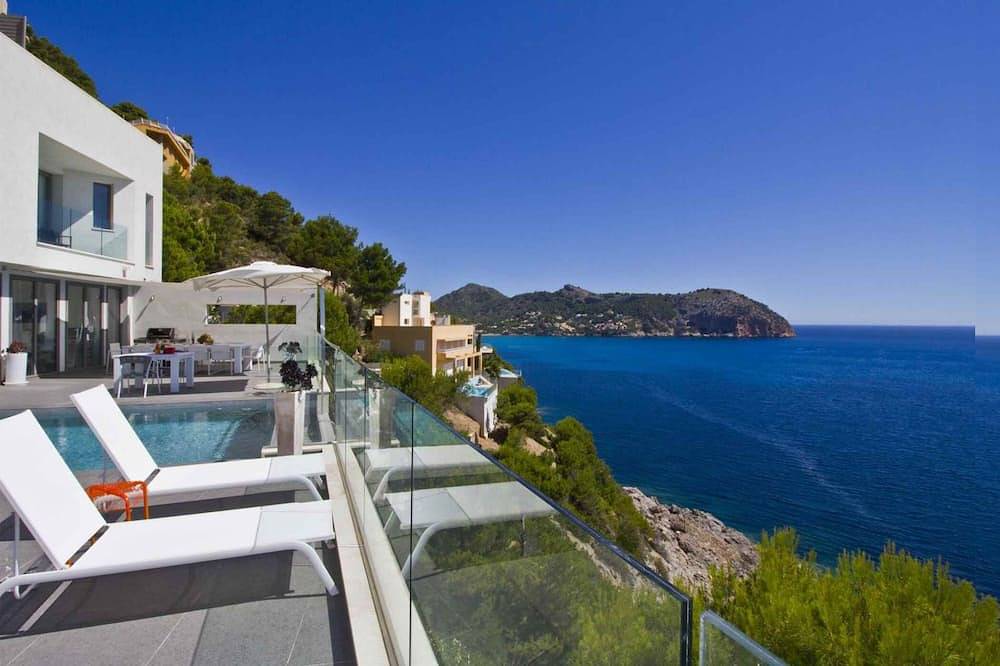 Can Ema, Villa in erster Meereslinie in Canyamel, Capdepera