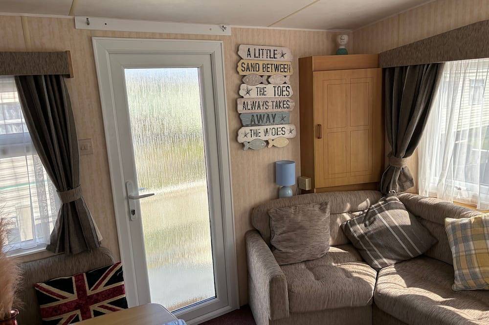 2 Bed Caravan - Sleeps 6 - Pets - Parking - Wifi in Ingoldmells, Lincolnshire