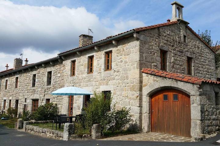 Location de vacances pour 6 personnes, avec jardin à Le Malzieu-Forain