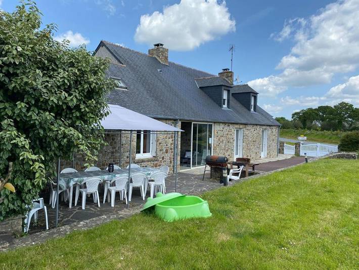 Location de vacances pour 8 personnes, avec terrasse à Saint-Maurice-en-Cotentin